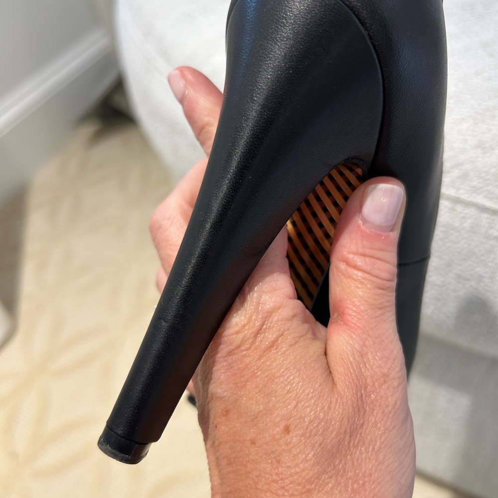 Stunning Chanel Platform Pumps - Picture 6 of 14